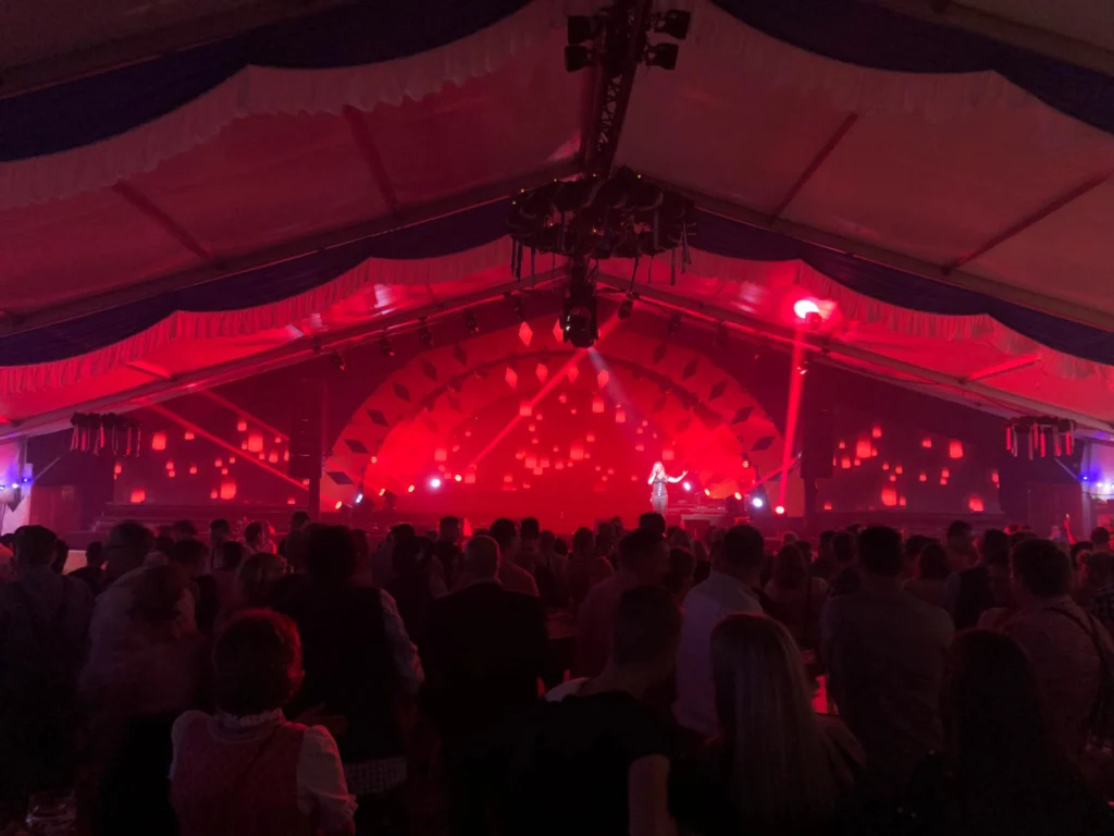 Larissa Music zangeres boeken